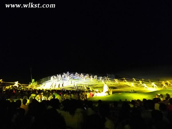 其實，聽川江號子，我很受感動。尤其是哭嫁部分，我會告訴你們我哭了嗎！