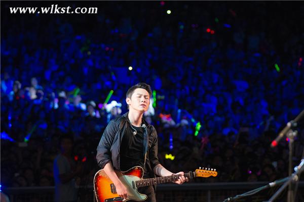 梁博獻(xiàn)唱仙女山音樂季 (王俊杰/供圖)