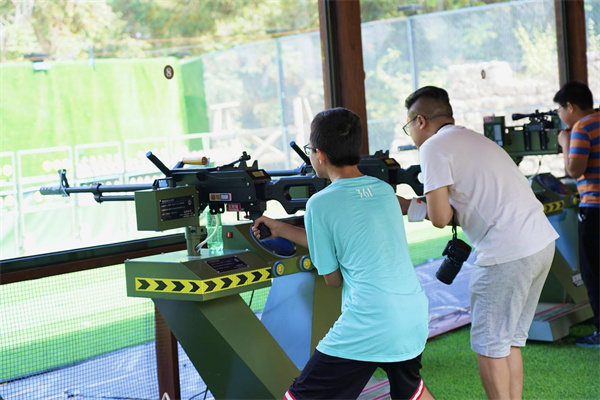 游客體驗射擊