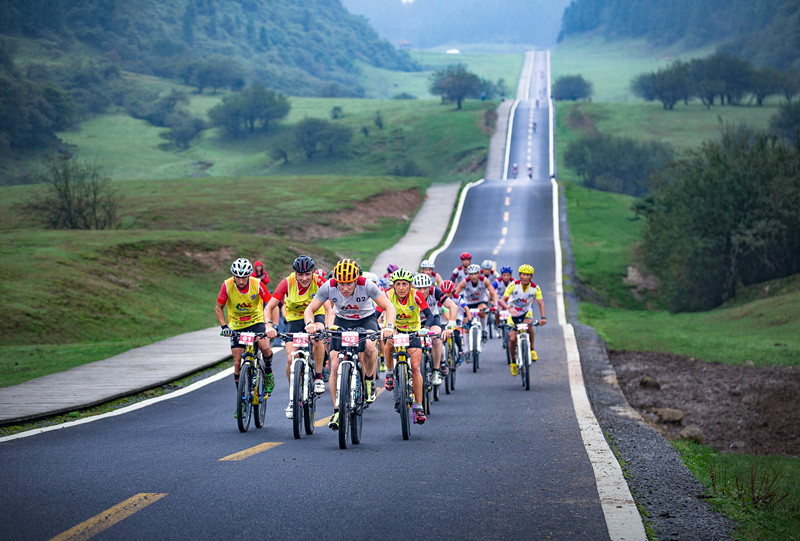 山水間豎起“旗幟” 武隆何以成為國(guó)際山地戶(hù)外運(yùn)動(dòng)“老店”？